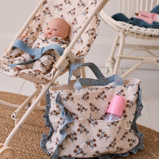 Poussette pour poupée fleurie - À la cueillette