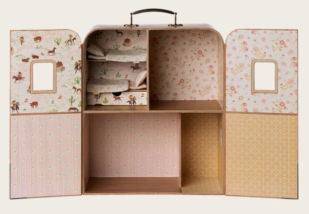 Maison SuitCasa, Petite sœur et petit frère souris