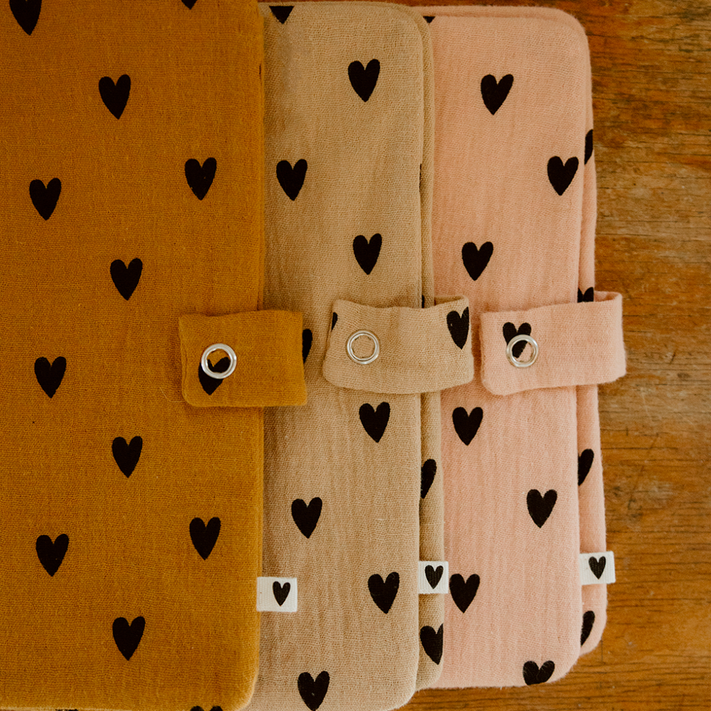 Protège carnet de santé coeur - rose