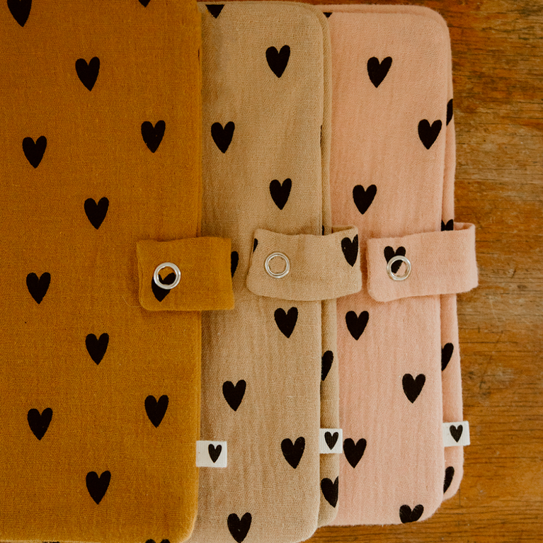 Protège carnet de santé coeur - rose