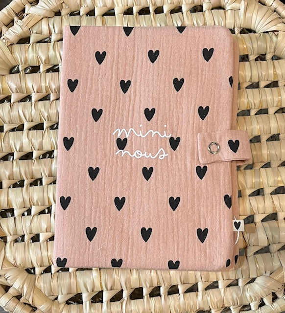 Protège carnet de santé coeur - rose