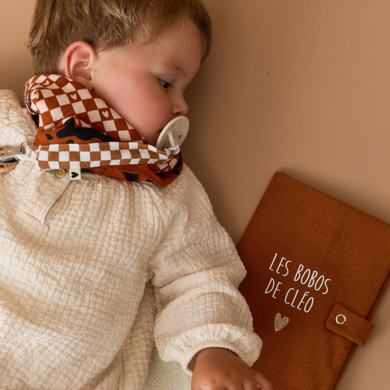 Foulard amour fou 55cm fond marron / motif noir