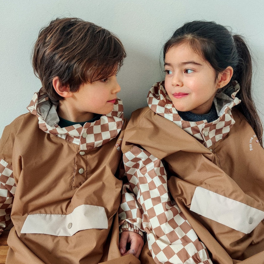 Poncho de pluie long enfant - damier marron
