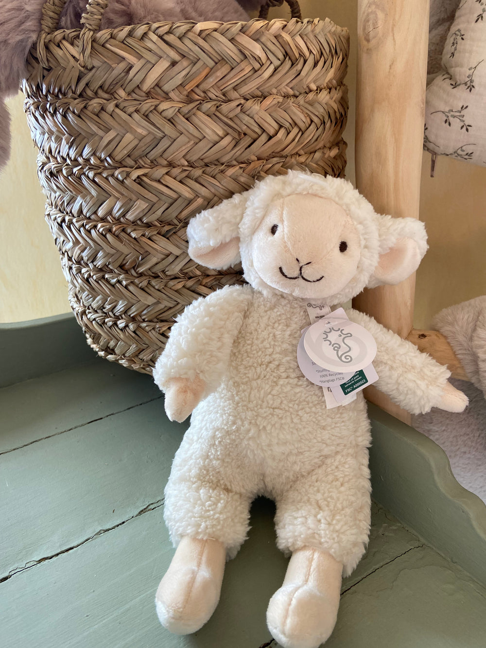 Peluche/doudou mouton Léo pour bébé